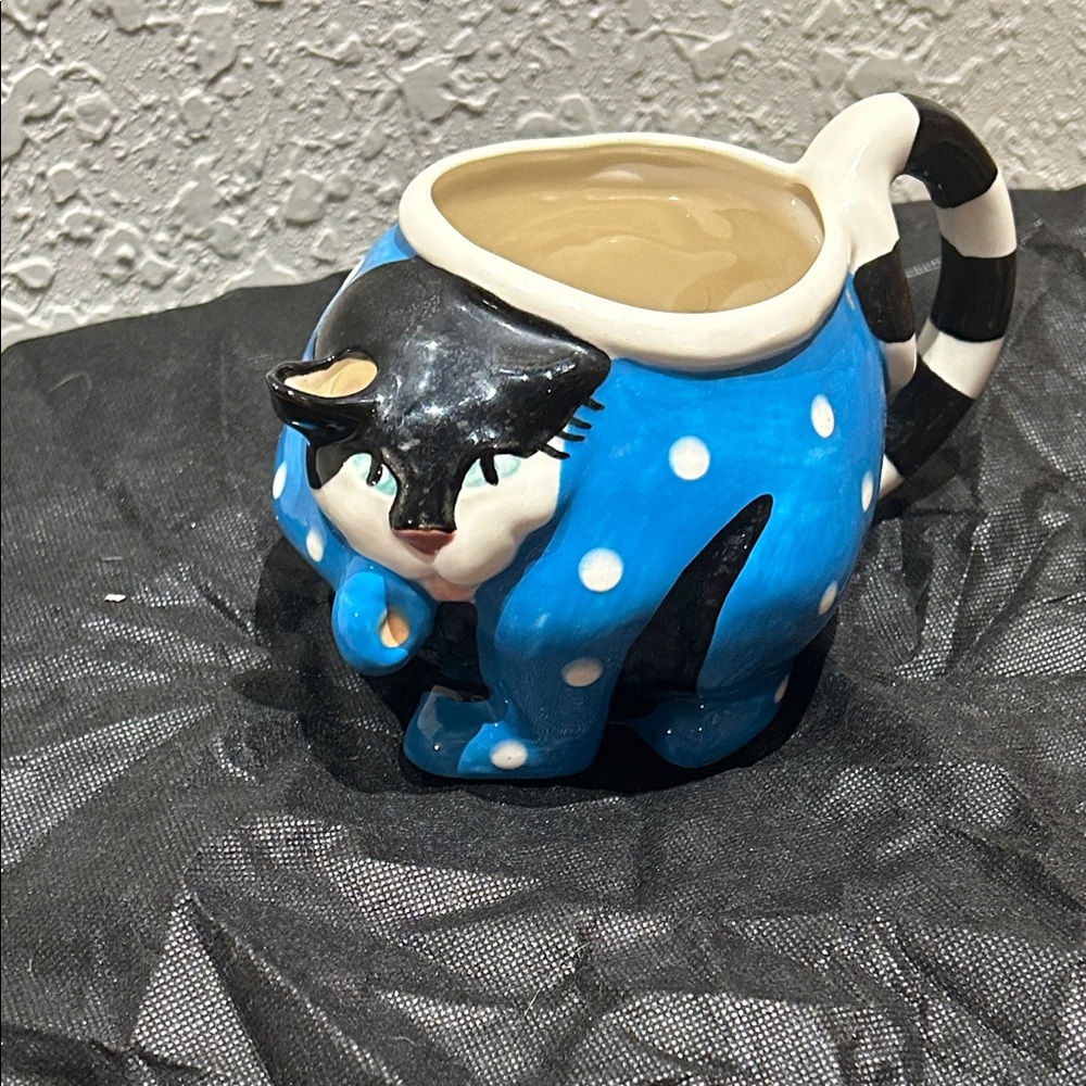 CAT CERAMIC CREAM PITCHER.  HAND CRAFTED SIGNED. NEVER USED